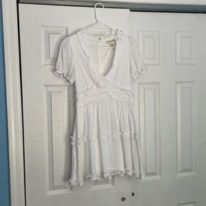 Short sleeve white mini dress, size 4, little ruffle v neck zipper back